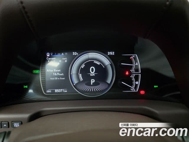 Lexus ES300h 2019 — ფოტო 15/20