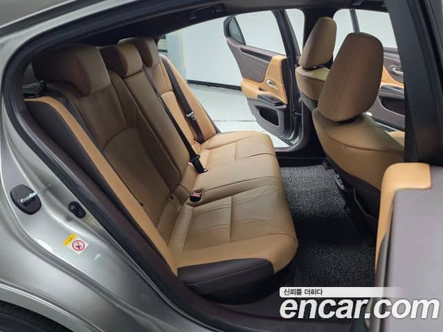 Lexus ES300h, 2019