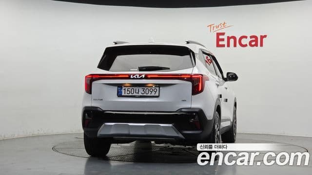 Kia Seltos 2023 — ფოტო 4/20