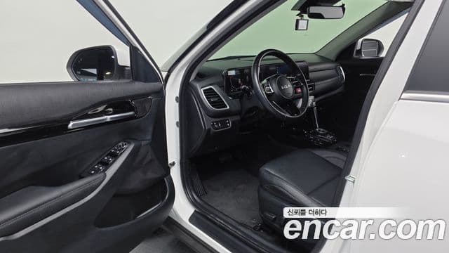 Kia Seltos 2023 — фото 10 из 20