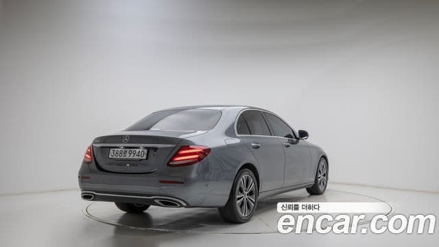 Mercedes-Benz E-Class 2020 — Фото 1/20