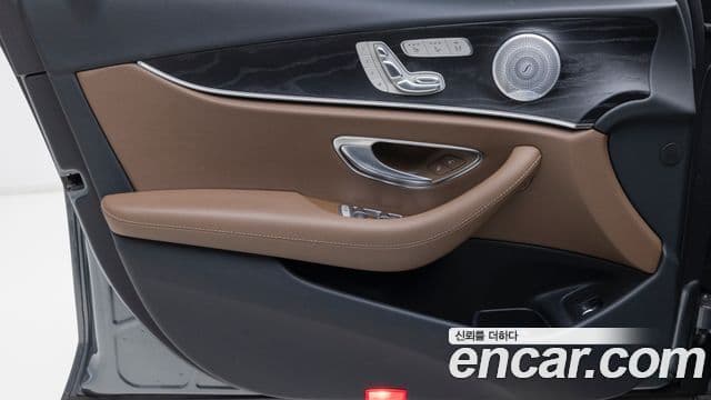 Mercedes-Benz E-Class 2020 — Фото 14/20