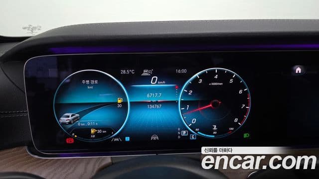 Mercedes-Benz E-Class 2020 — ფოტო 8/20
