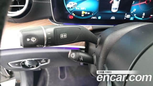 Mercedes-Benz E-Class 2020 — Photo 12/34