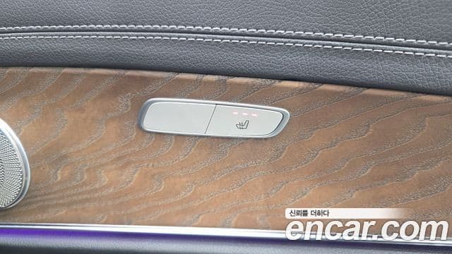 Mercedes-Benz E-Class 2020 — Photo 22/34