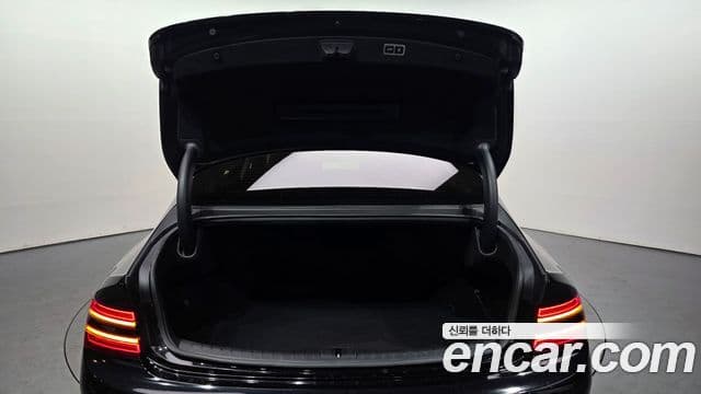 Genesis Electrified G80 2020 — ფოტო 18/20