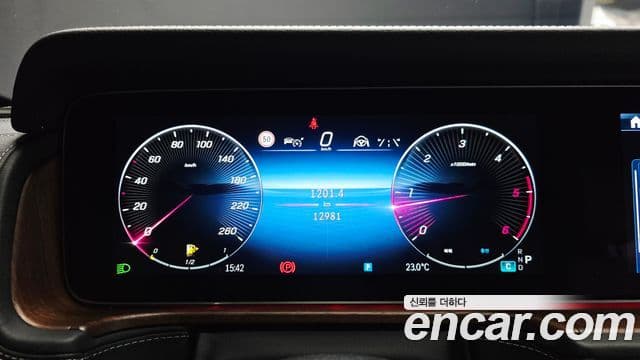 Mercedes-Benz G-Class 2024 — Photo 28/33