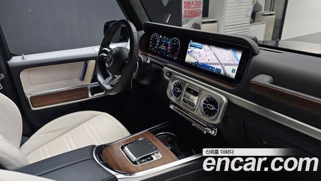 Mercedes-Benz G-Class 2024 — Photo 25/33