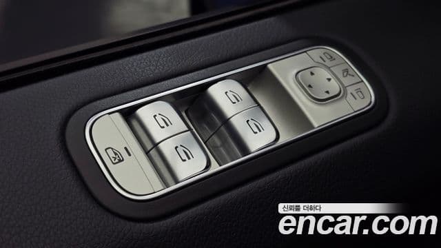 Mercedes-Benz G-Class 2024 — Photo 20/33