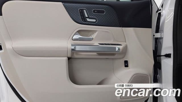 Mercedes-Benz EQB 2025 — ფოტო 16/18