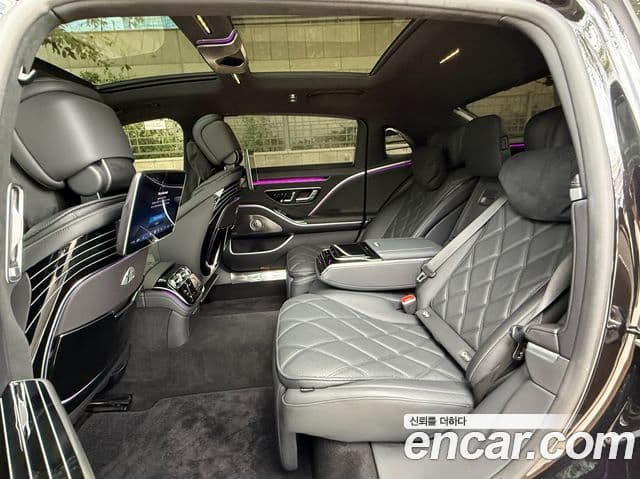Mercedes-Benz S-Class 2023 — Photo 7/19