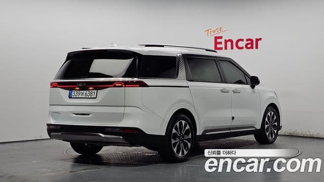 Kia Carnival 2023 — фото 2 из 20