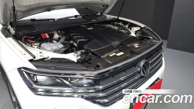 Volkswagen Touareg 2023 — ფოტო 6/20