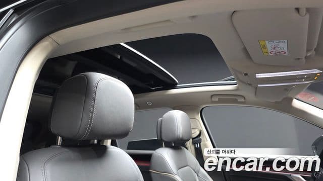 Volkswagen Touareg 2023 — ფოტო 19/20