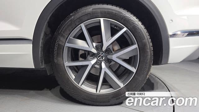 Volkswagen Touareg 2023 — Photo 17/40