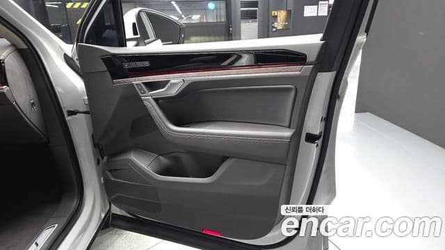 Volkswagen Touareg 2023 — Photo 27/40