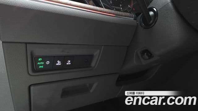 Volkswagen Touareg 2023 — Photo 18/40