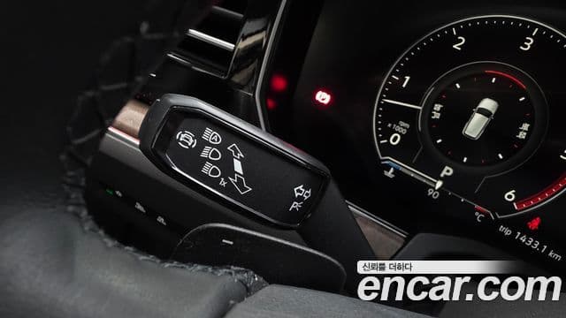 Volkswagen Touareg 2023 — Photo 33/40