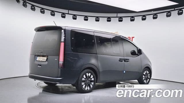 Hyundai Staria 2021 — фото 2 из 20