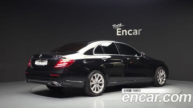 Mercedes-Benz E-Class 2019 — ფოტო 2/20