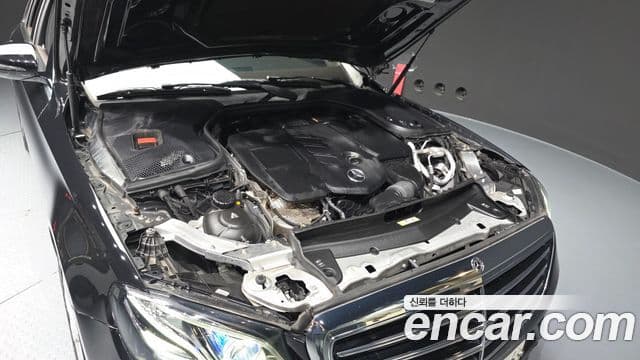 Mercedes-Benz E-Class 2019 — ფოტო 6/20