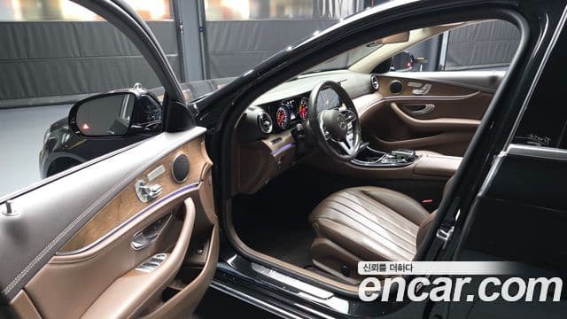 Mercedes-Benz E-Class 2019 — фото 10 из 20