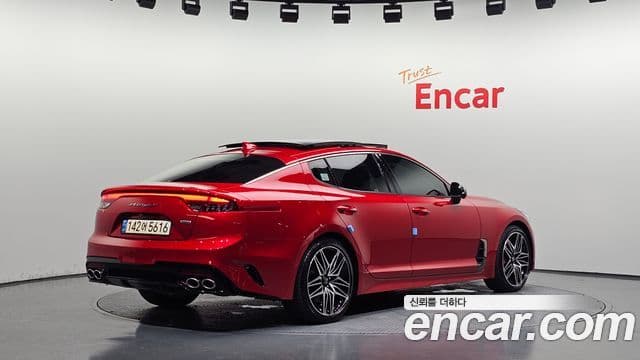 Kia Stinger 2021 — ფოტო 2/20