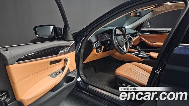 BMW 5 Series 2020 — фото 10 из 20