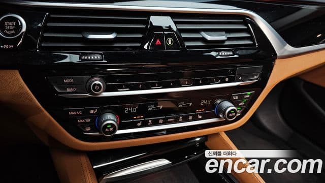 BMW 5 Series 2020 — фото 17 из 20