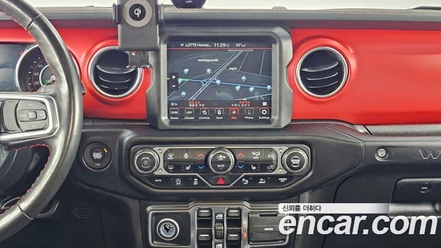 Jeep Wrangler 2022 — ფოტო 16/20