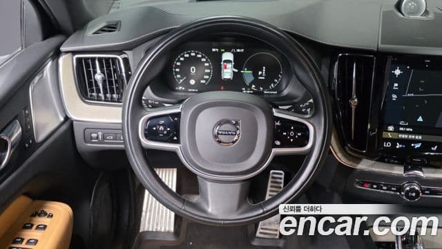 Volvo XC60 2020 — фото 13 из 20