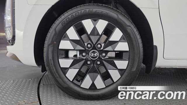 Hyundai Staria 2025 — фото 5 из 20