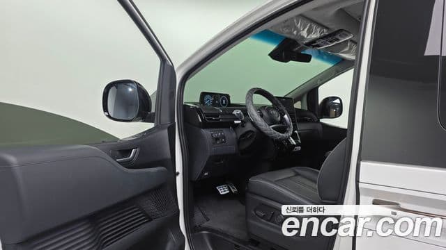 Hyundai Staria 2025 — фото 10 из 20