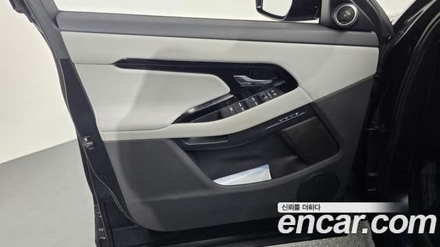 Land Rover Range Rover Evoque 2025 — Photo 29/35