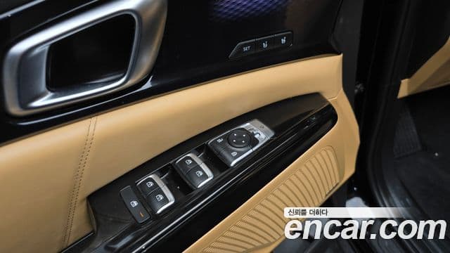 Kia Carnival 2023 — фото 15 из 20
