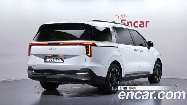 Kia Carnival 2024 — фото 2 из 20