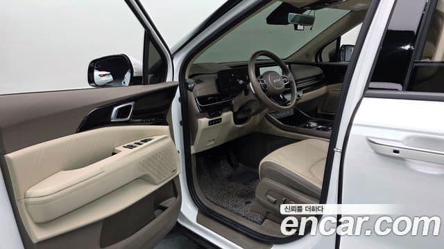 Kia Carnival 2024 — фото 10 из 20