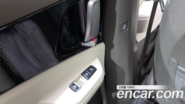 Kia Carnival 2024 — ფოტო 17/20