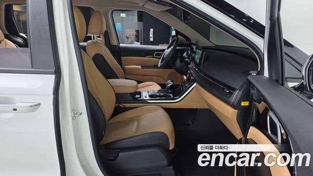 Kia Carnival 2023 — фото 11 из 20
