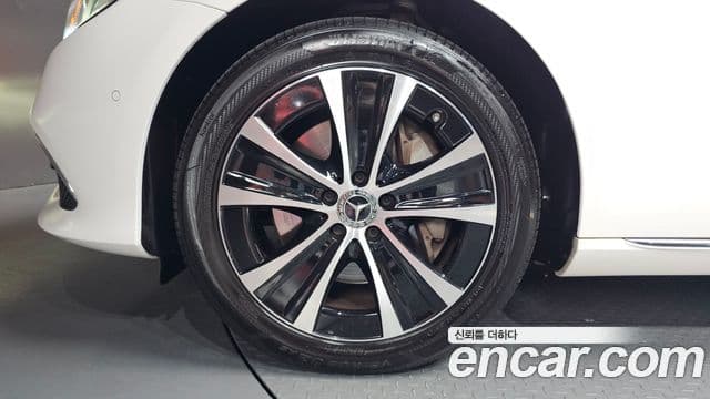 Mercedes-Benz E-Class 2019 — ფოტო 5/20