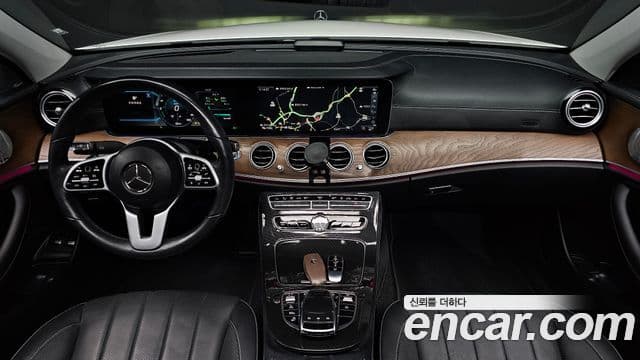 Mercedes-Benz E-Class 2019 — ფოტო 7/20