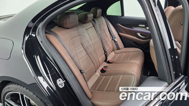 Mercedes-Benz E-Class 2019 — ფოტო 11/20