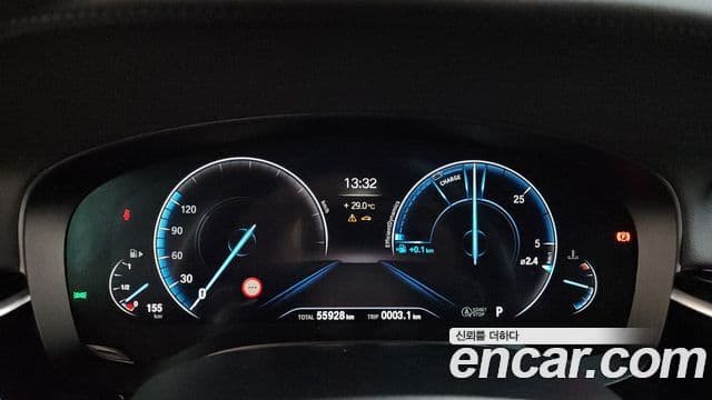 BMW 5 Series 2019 — фото 7 из 20