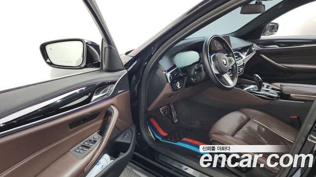 BMW 5 Series 2019 — Şəkil 9/20