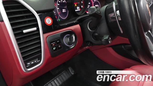 Porsche Cayenne 2020 — Photo 33/35