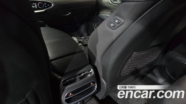 Genesis GV70 2023 — фото 18 из 20