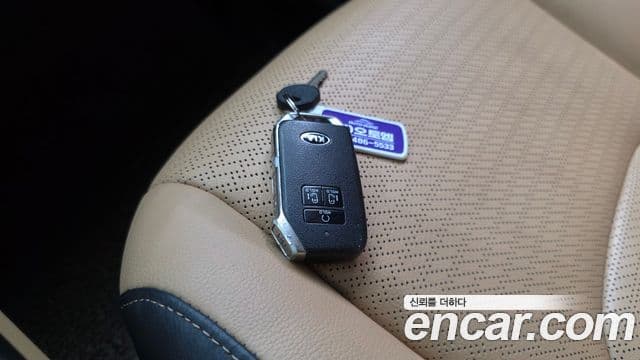 Kia Carnival 2020 — фото 16 из 20