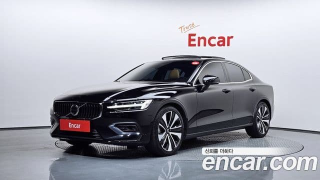 Volvo S60 2024 — фото 1 из 20