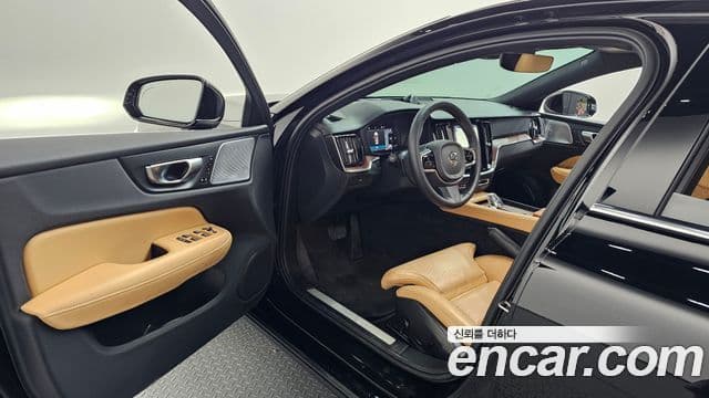 Volvo S60 2024 — фото 10 из 20