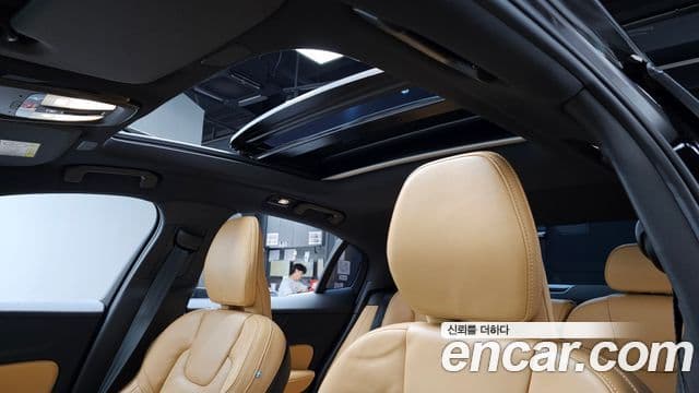 Volvo S60 2024 — фото 16 из 20